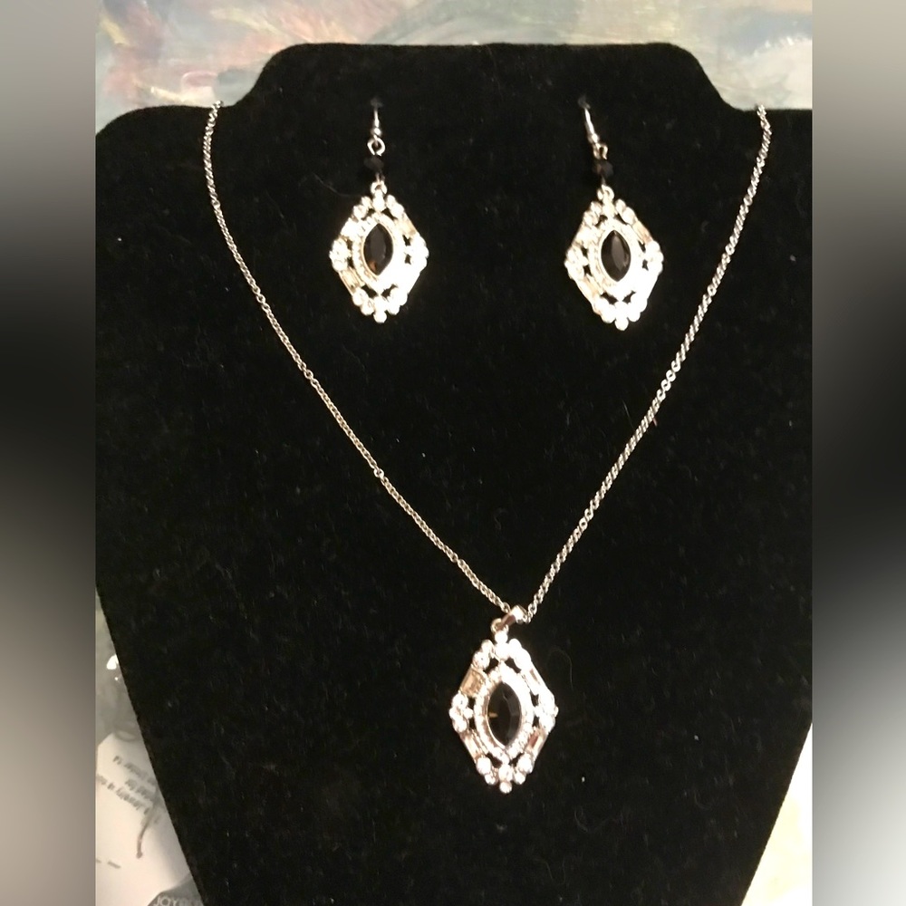 Black/silver necklace set